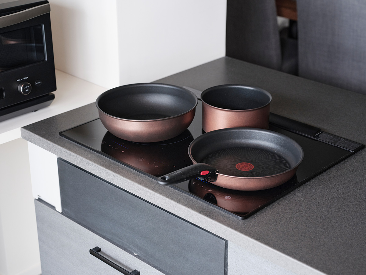 large and small pan and pot