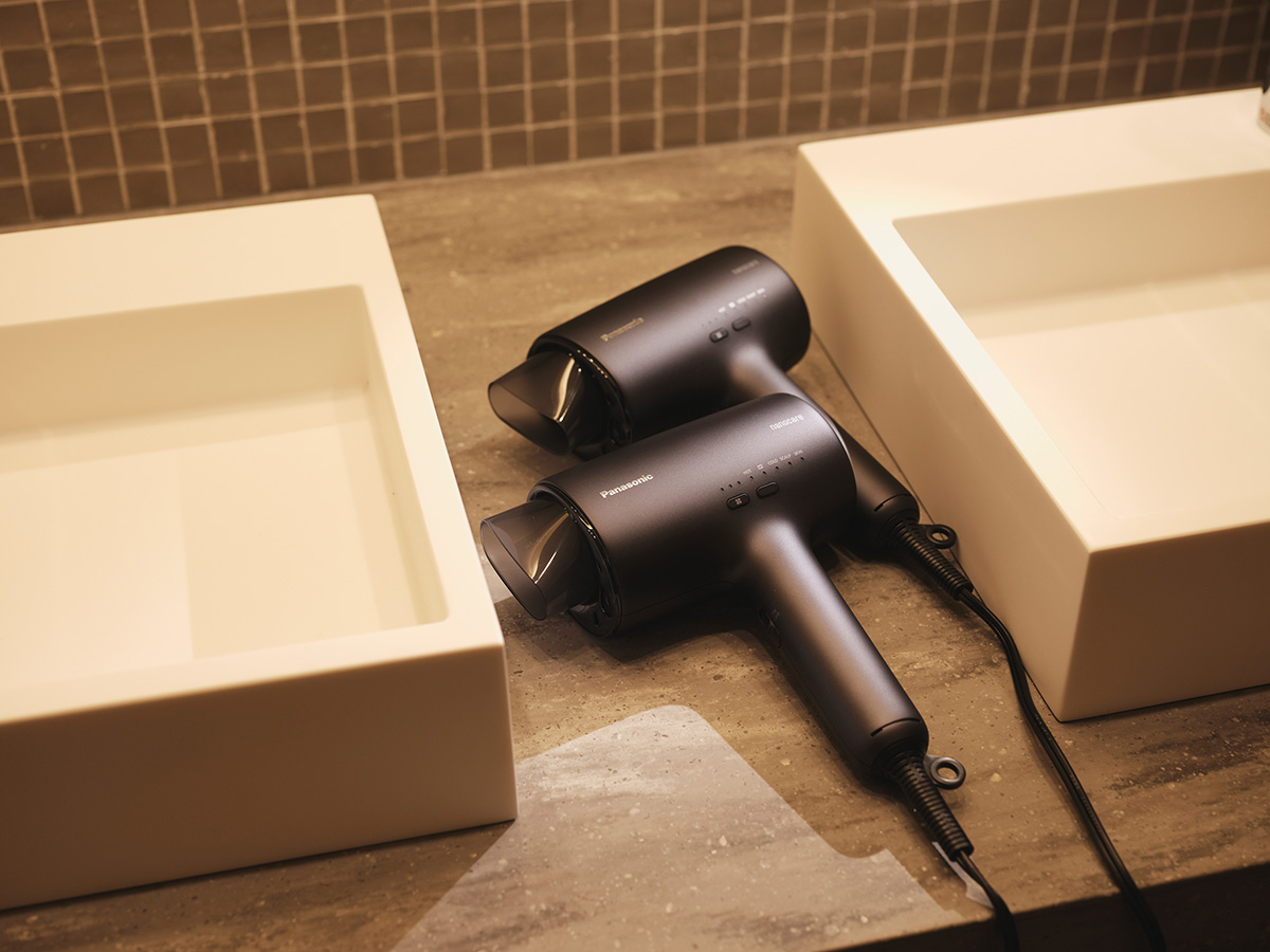 Hair dryer