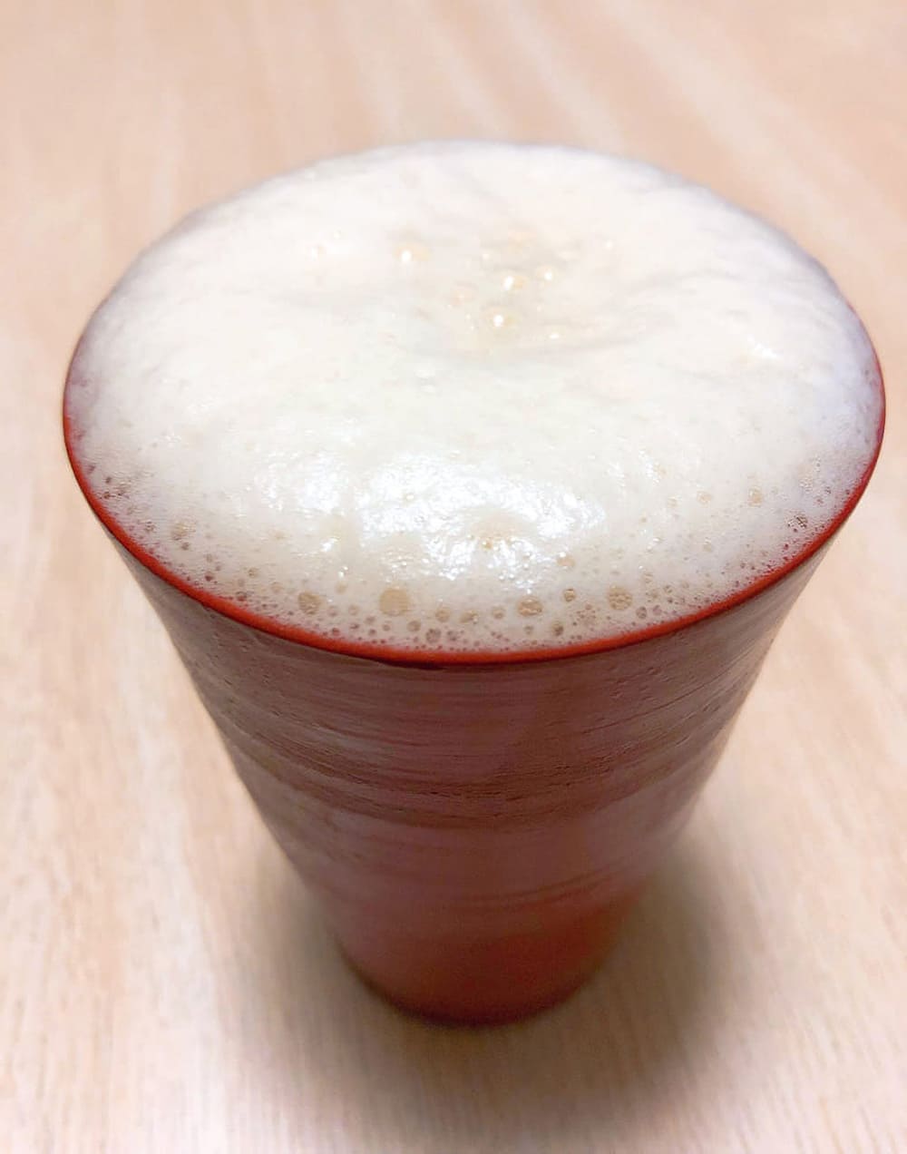実際にできたコップにビールを注ぐ