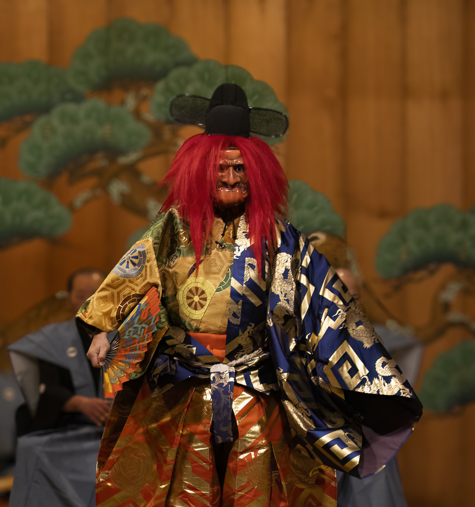 演者　金井雄資/写真©齋藤日出子　表記必須／画像がすべてプロ（無形文化財保持者）なので、原稿ができましたら確認を取る必要がございますので、お送りいただけないでしょう。よろしくお願いいたします。／宮本直樹　MIYAMOTO Naoki／一般社団法人 佐渡観光交流機構 事業本部／miyamoto@visitsado.com／0259-58-7285／佐渡観光ナビ／https://www.visitsado.com